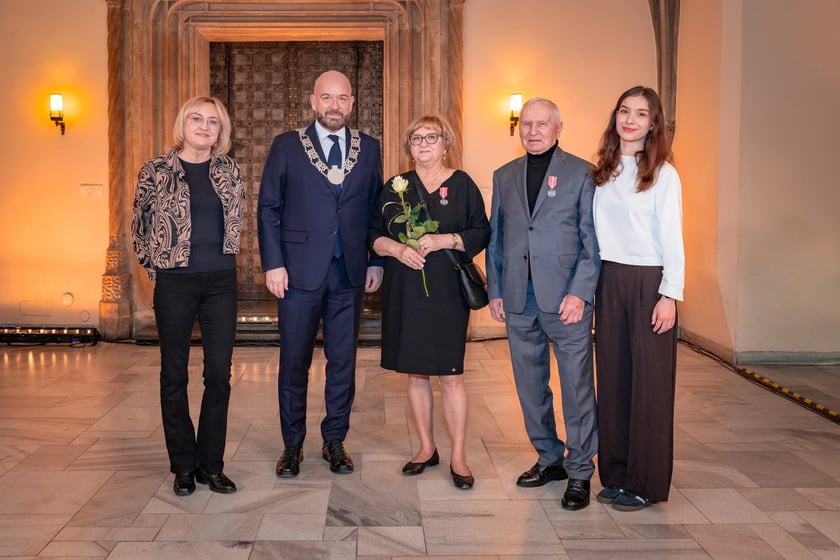 Uroczystość wręczenia medali za Długoletnie Pożycie Małżeńskie w Ratuszu we Wrocławiu
