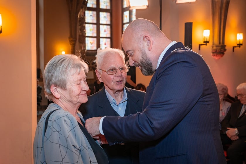 Uroczystość wręczenia medali za Długoletnie Pożycie Małżeńskie w Ratuszu we Wrocławiu