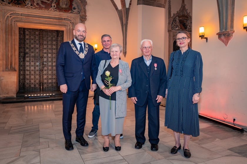 Uroczystość wręczenia medali za Długoletnie Pożycie Małżeńskie w Ratuszu we Wrocławiu