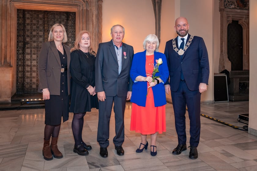 Uroczystość wręczenia medali za Długoletnie Pożycie Małżeńskie w Ratuszu we Wrocławiu
