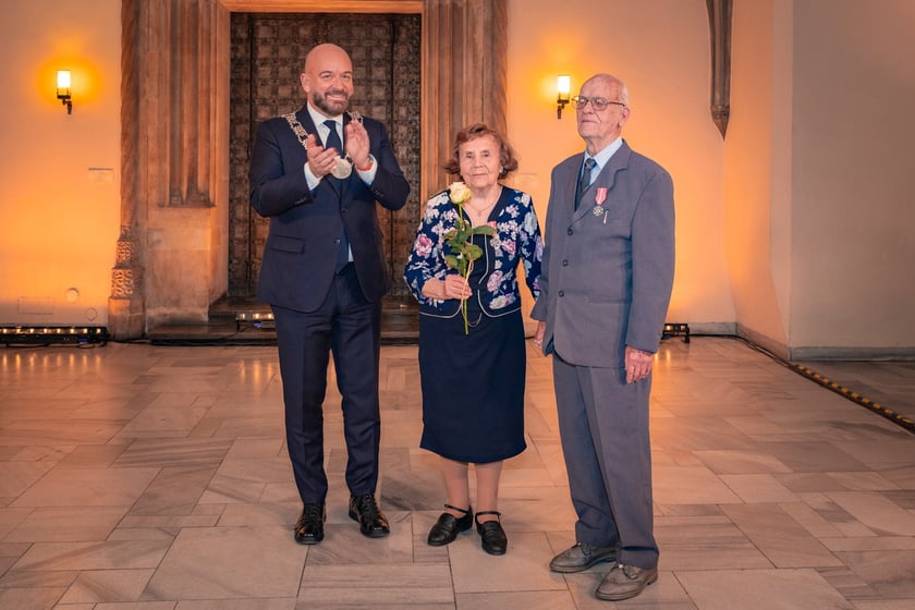 Uroczystość wręczenia medali za Długoletnie Pożycie Małżeńskie w Ratuszu we Wrocławiu