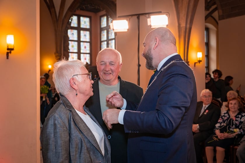 Uroczystość wręczenia medali za Długoletnie Pożycie Małżeńskie w Ratuszu we Wrocławiu