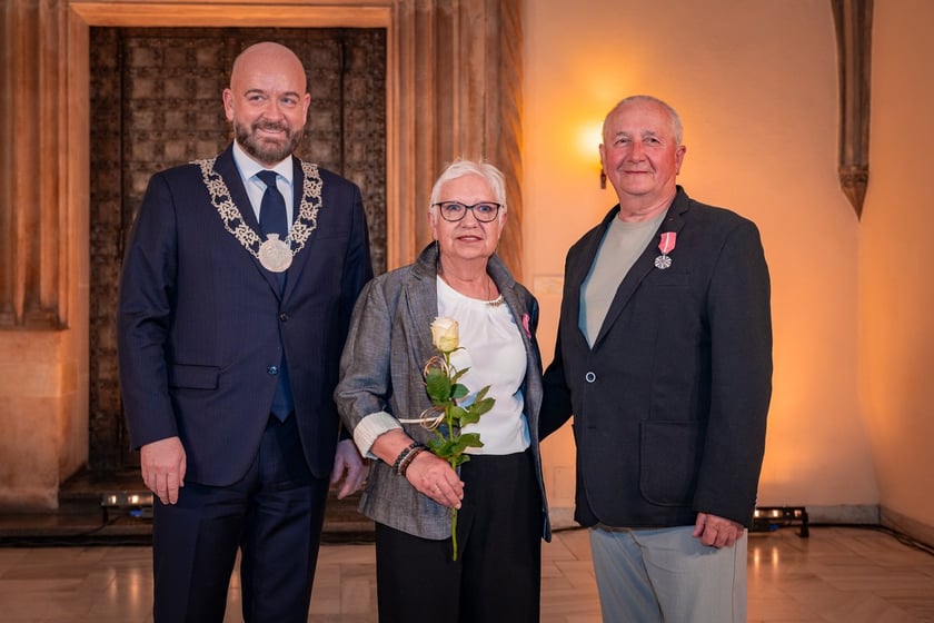 Uroczystość wręczenia medali za Długoletnie Pożycie Małżeńskie w Ratuszu we Wrocławiu