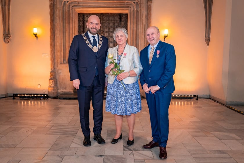 Uroczystość wręczenia medali za Długoletnie Pożycie Małżeńskie w Ratuszu we Wrocławiu