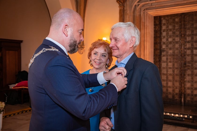 Uroczystość wręczenia medali za Długoletnie Pożycie Małżeńskie w Ratuszu we Wrocławiu