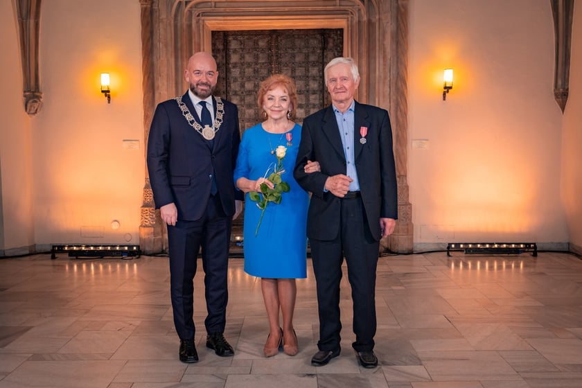 Uroczystość wręczenia medali za Długoletnie Pożycie Małżeńskie w Ratuszu we Wrocławiu