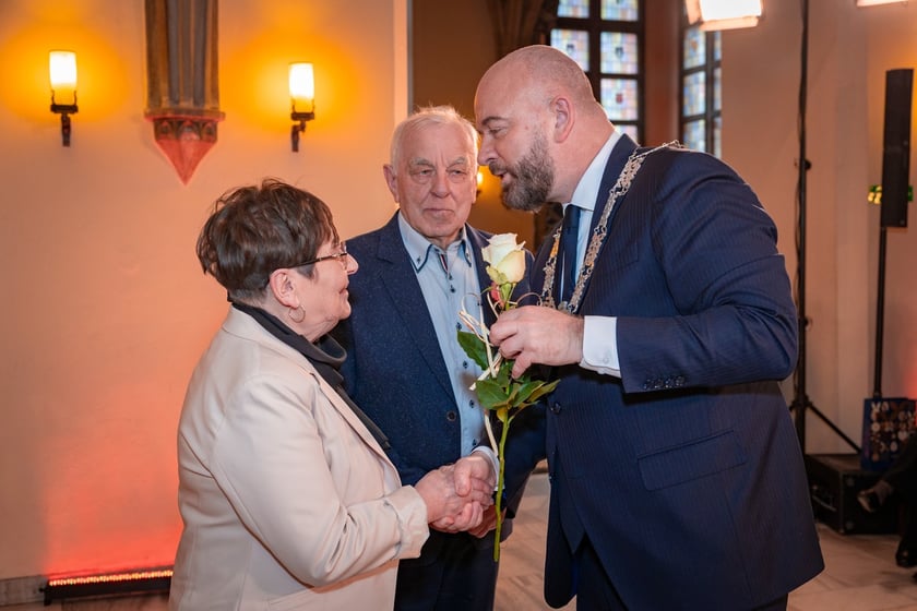 Uroczystość wręczenia medali za Długoletnie Pożycie Małżeńskie w Ratuszu we Wrocławiu