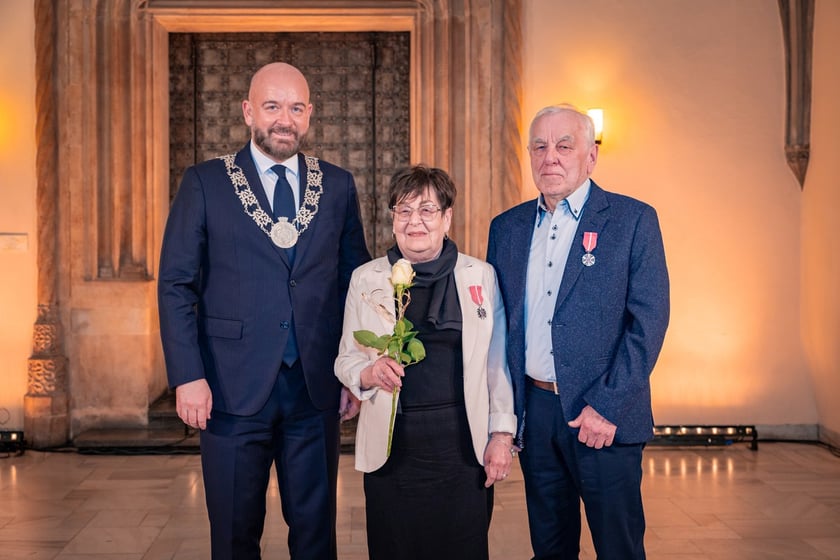 Uroczystość wręczenia medali za Długoletnie Pożycie Małżeńskie w Ratuszu we Wrocławiu
