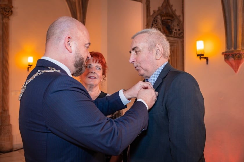 Uroczystość wręczenia medali za Długoletnie Pożycie Małżeńskie w Ratuszu we Wrocławiu