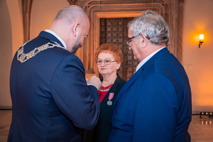 Uroczystość wręczenia medali za Długoletnie Pożycie Małżeńskie w Ratuszu we Wrocławiu