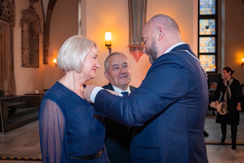 Uroczystość wręczenia medali za Długoletnie Pożycie Małżeńskie w Ratuszu we Wrocławiu
