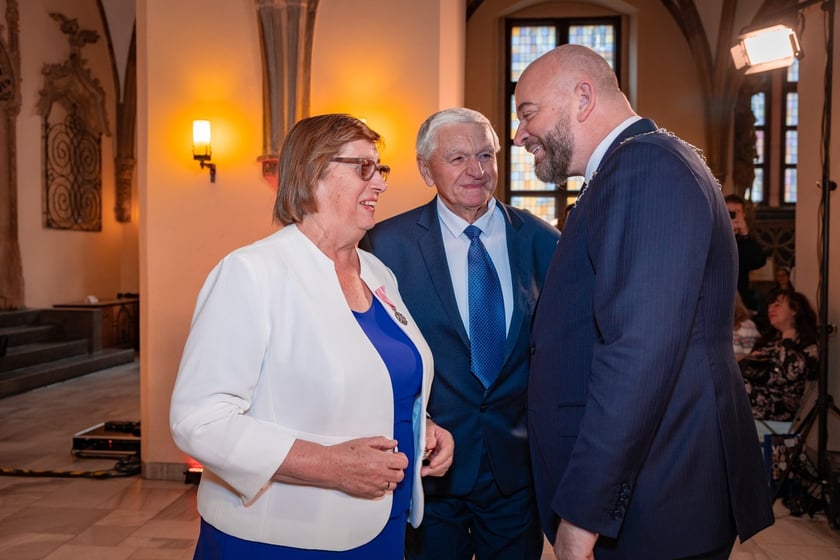 Uroczystość wręczenia medali za Długoletnie Pożycie Małżeńskie w Ratuszu we Wrocławiu