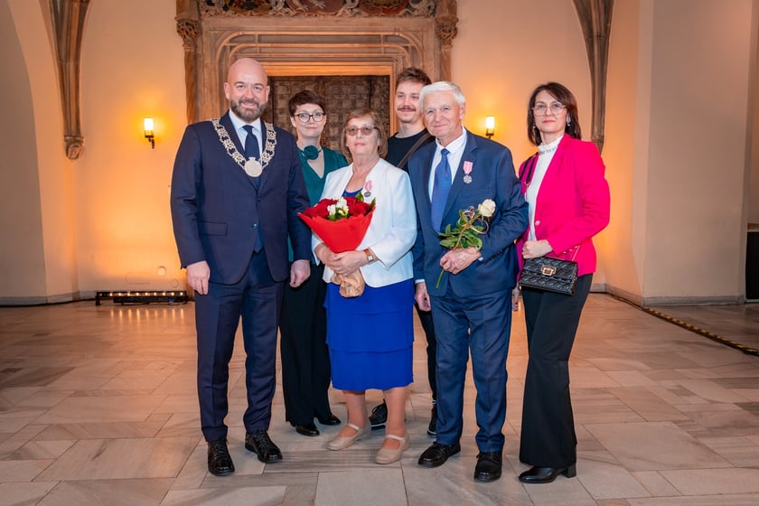 Uroczystość wręczenia medali za Długoletnie Pożycie Małżeńskie w Ratuszu we Wrocławiu