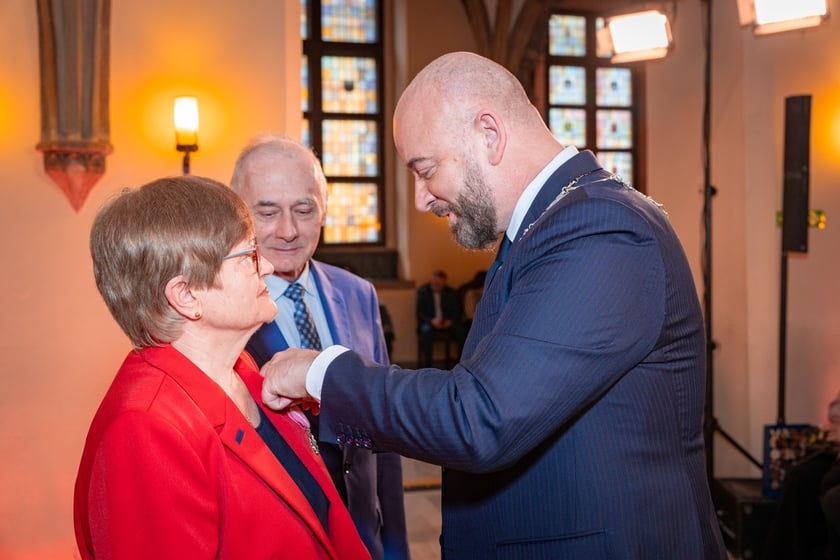 Uroczystość wręczenia medali za Długoletnie Pożycie Małżeńskie w Ratuszu we Wrocławiu