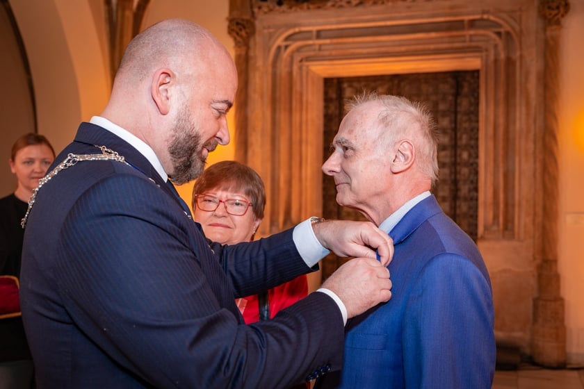 Uroczystość wręczenia medali za Długoletnie Pożycie Małżeńskie w Ratuszu we Wrocławiu