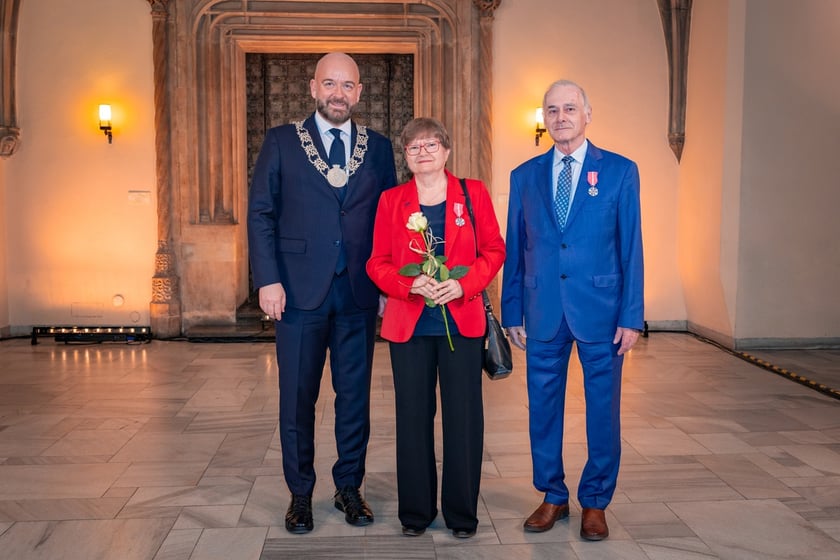 Uroczystość wręczenia medali za Długoletnie Pożycie Małżeńskie w Ratuszu we Wrocławiu