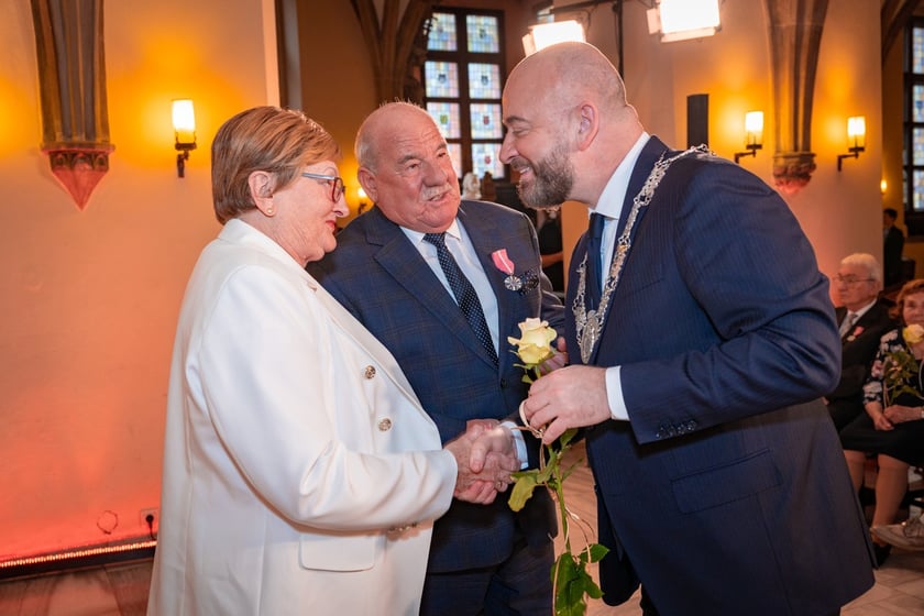 Uroczystość wręczenia medali za Długoletnie Pożycie Małżeńskie w Ratuszu we Wrocławiu