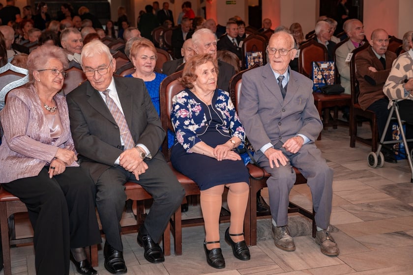 Uroczystość wręczenia medali za Długoletnie Pożycie Małżeńskie w Ratuszu we Wrocławiu