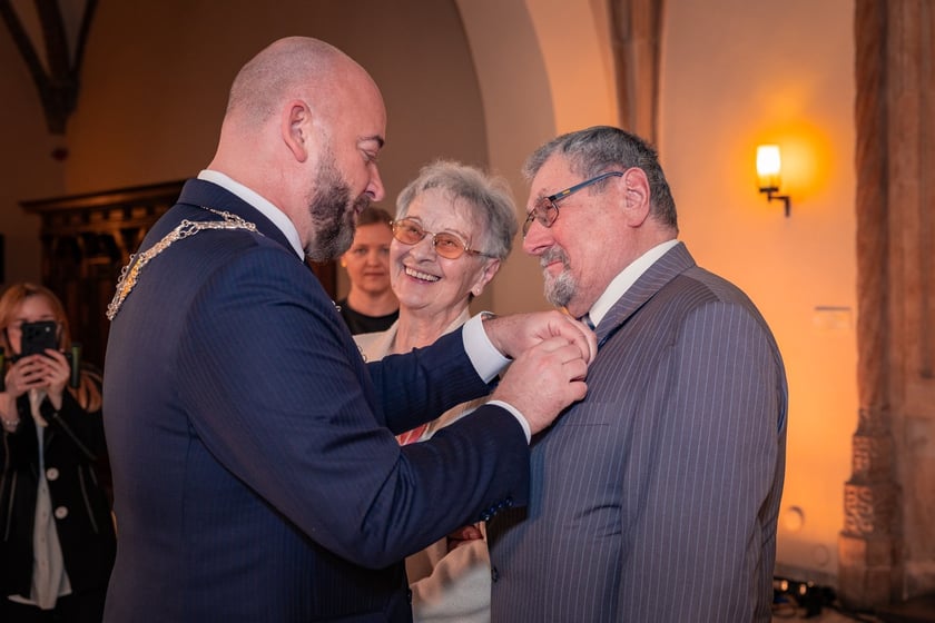 Uroczystość wręczenia medali za Długoletnie Pożycie Małżeńskie w Ratuszu we Wrocławiu