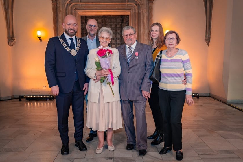 Uroczystość wręczenia medali za Długoletnie Pożycie Małżeńskie w Ratuszu we Wrocławiu