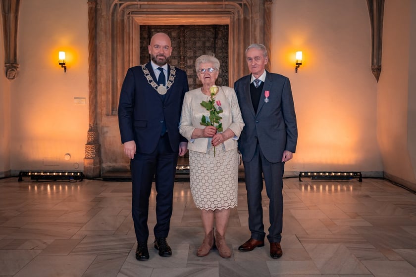Uroczystość wręczenia medali za Długoletnie Pożycie Małżeńskie w Ratuszu we Wrocławiu