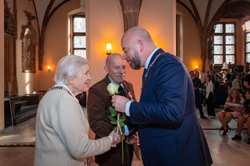 Uroczystość wręczenia medali za Długoletnie Pożycie Małżeńskie w Ratuszu we Wrocławiu
