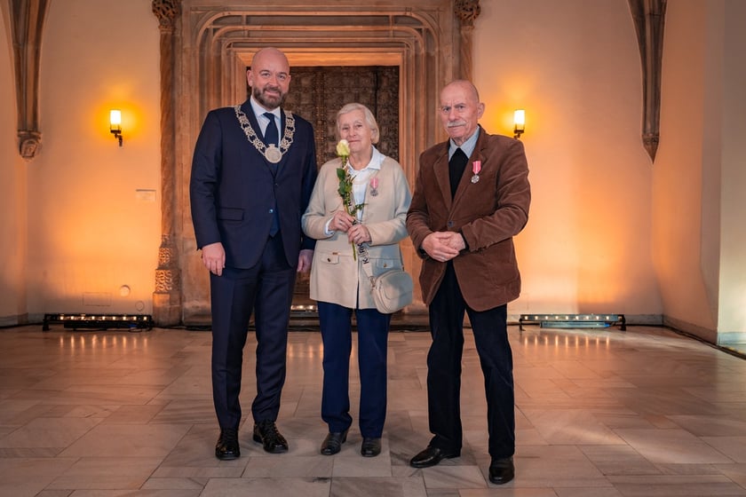 Uroczystość wręczenia medali za Długoletnie Pożycie Małżeńskie w Ratuszu we Wrocławiu