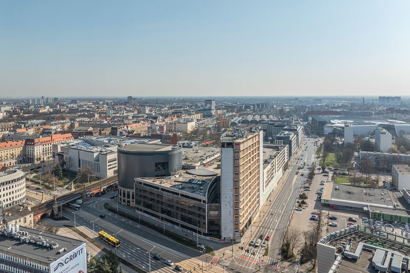Tak w trakcie rozbi&oacute;rki wyglądają Arkady Wrocławskie