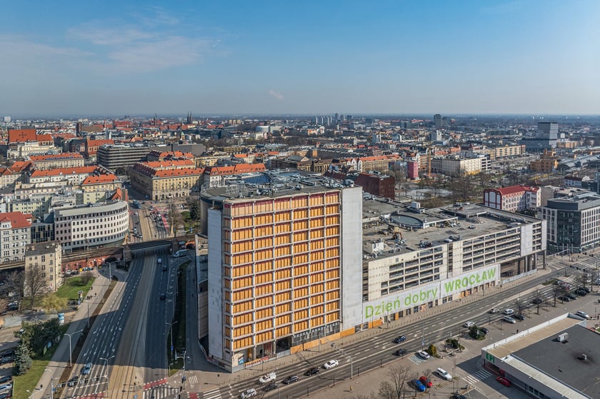 Tak w trakcie rozbi&oacute;rki wyglądają Arkady Wrocławskie