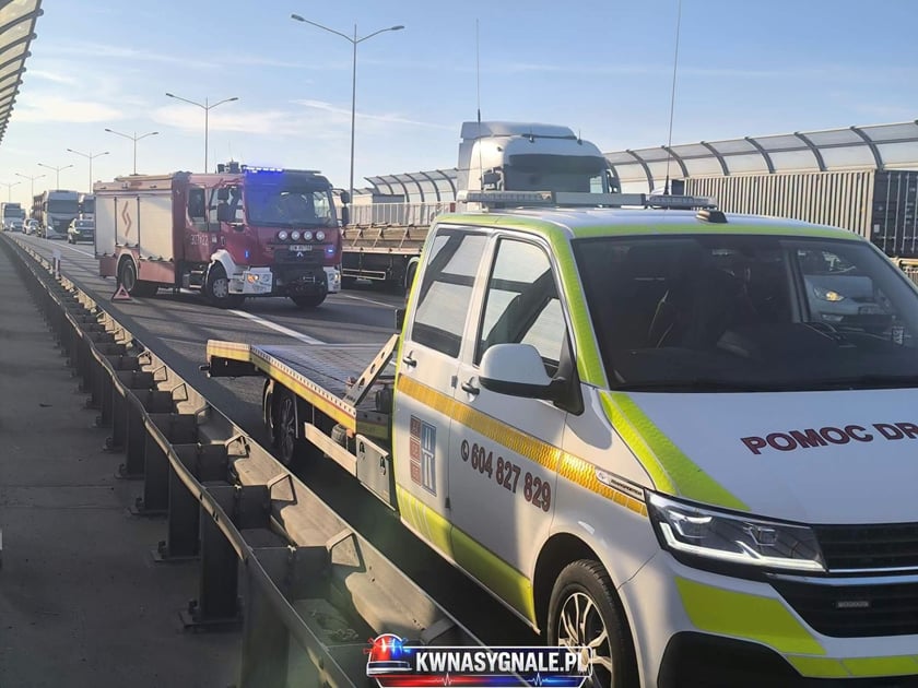 Zderzenie trzech samochodów na AOW, 29.09.2026 r.