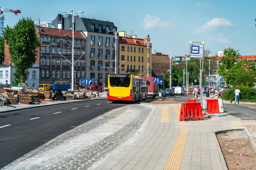ulica Dmowskiego we Wrocławiu, część jezdni otwarta po przebudowie