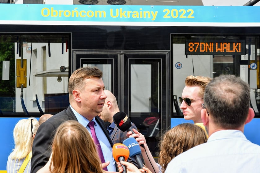 Niebiesko-żółty tramwaj będzie kursował na różnych liniach