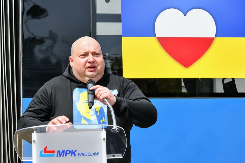 Niebiesko-żółty tramwaj będzie kursował na różnych liniach
