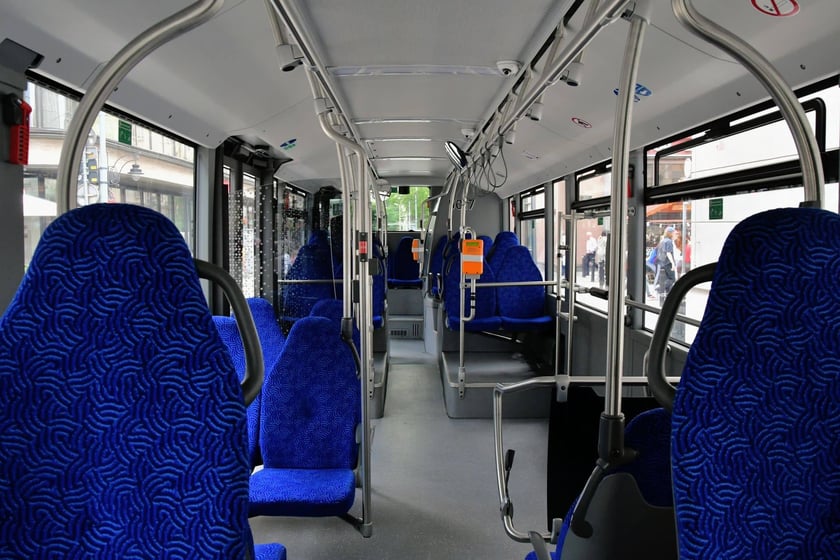 Testowany przez MPK Wrocław autobus bezprzegubowy wjechał już na ulice Wrocławia