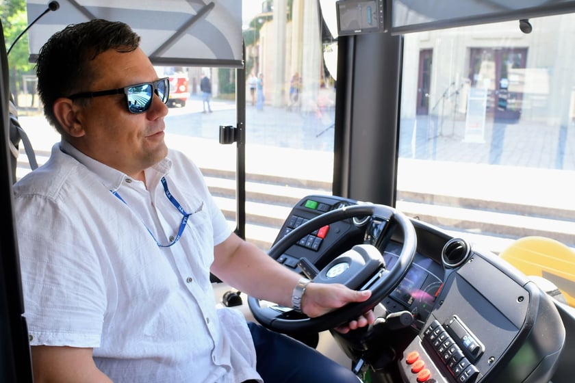 Autobus wodorowy NesoBus jest testowany przez MPK we Wrocławiu