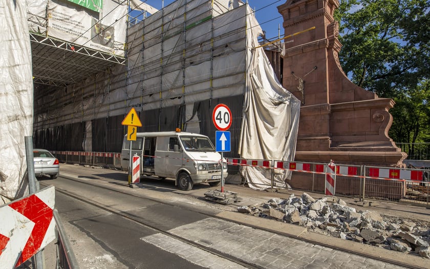 W połowie sierpnia na moście Zwierzynieckim trwają ntensywne prace.