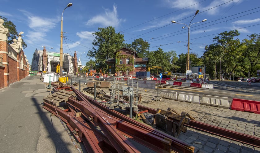 W połowie sierpnia na moście Zwierzynieckim trwają intensywne prace