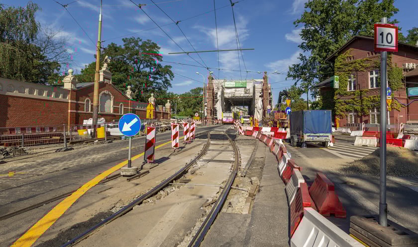 W połowie sierpnia na moście Zwierzynieckim trwają ntensywne prace.