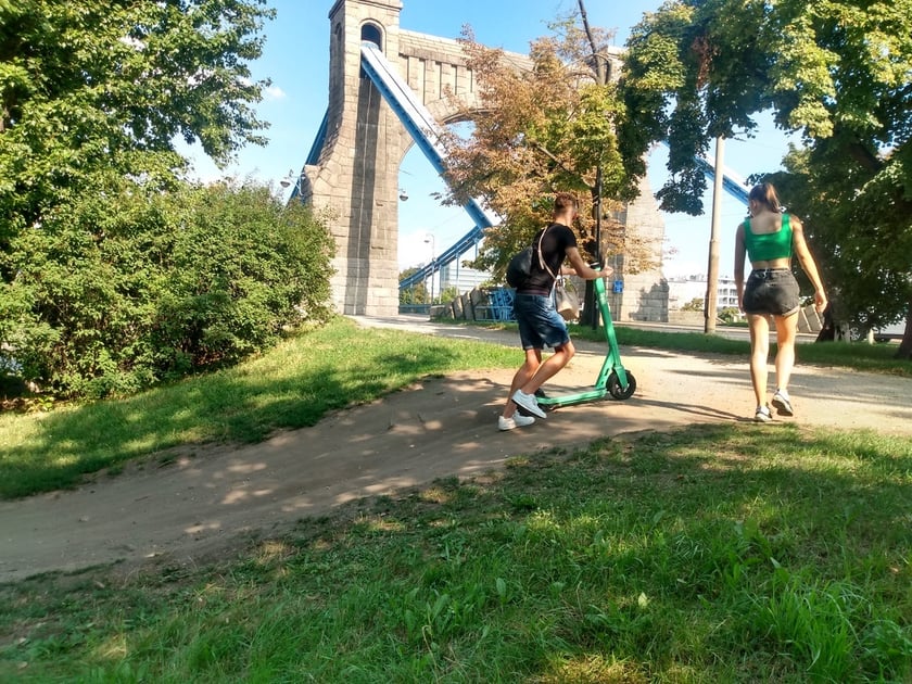 Pomiędzy mostem Grunwaldzkim a bulwarem Kaczyńskich powstanie rampa dla pieszych i rowerzystów.
