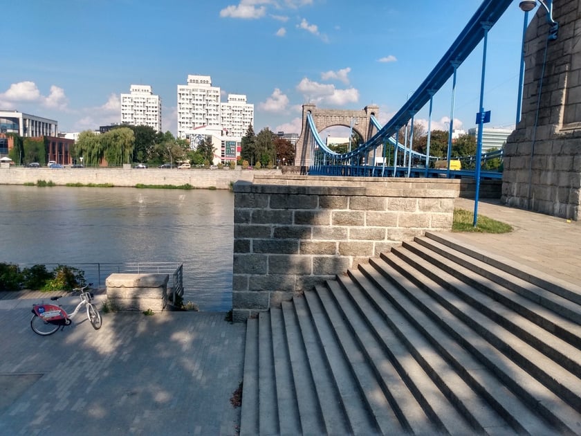 Pomiędzy mostem Grunwaldzkim a bulwarem Kaczyńskich powstanie rampa dla pieszych i rowerzystów.