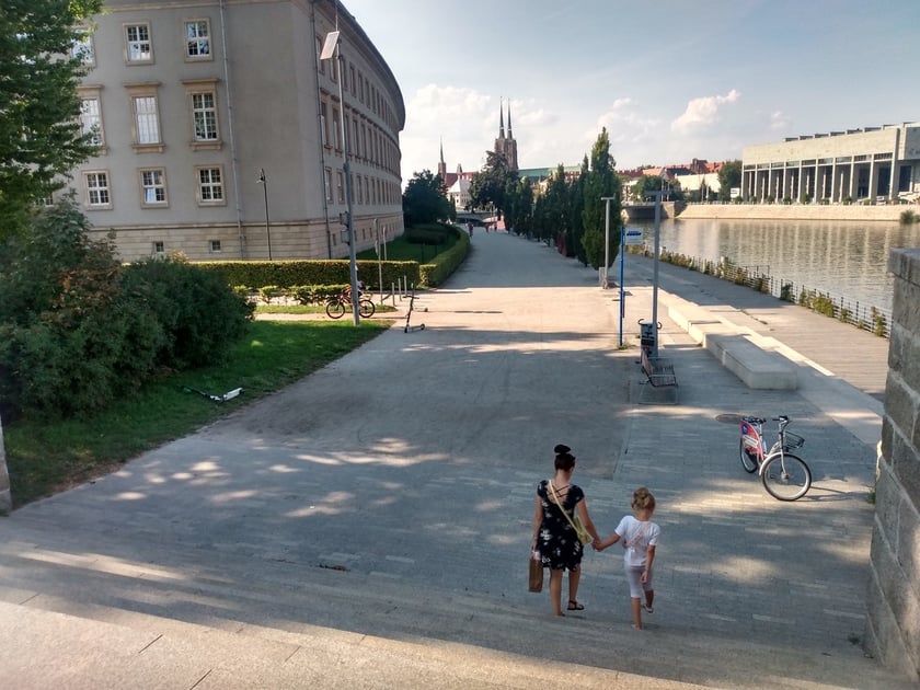 Pomiędzy mostem Grunwaldzkim a bulwarem Kaczyńskich powstanie rampa dla pieszych i rowerzystów.