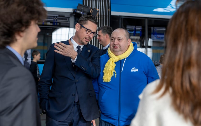 Uroczystość nadania imienia Wandy Rutkiewicz tramwajowi Moderus Gamma w zajezdni Borek