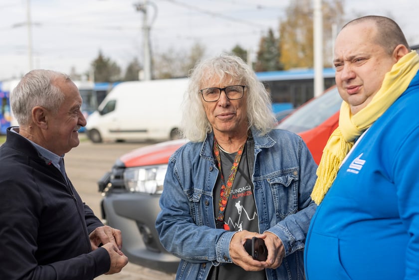 Uroczystość nadania imienia Wandy Rutkiewicz tramwajowi Moderus Gamma w zajezdni Borek