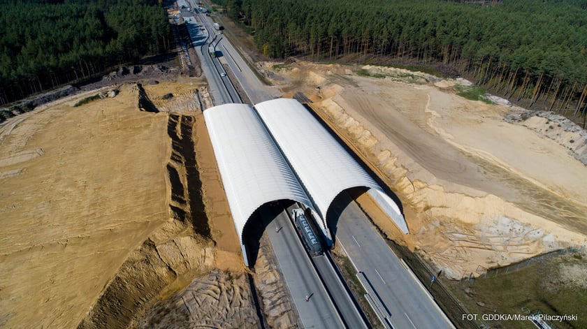 Na zdjęciu przebudowa drogi krajowej DK18 w autostradę A18