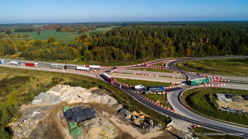 Na zdjęciu przebudowa drogi krajowej DK18 w autostradę A18