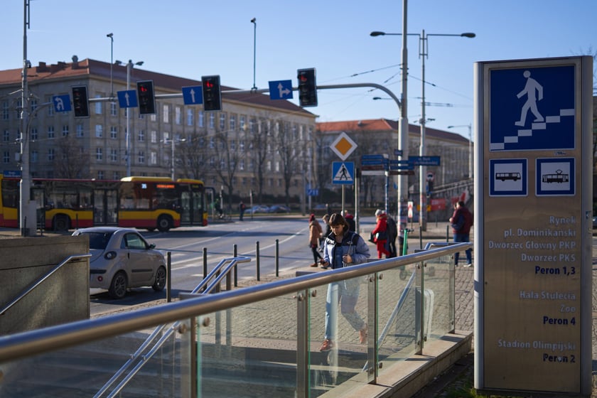 Schody do przejścia podziemnego przy Pasażu Grunwaldzkim