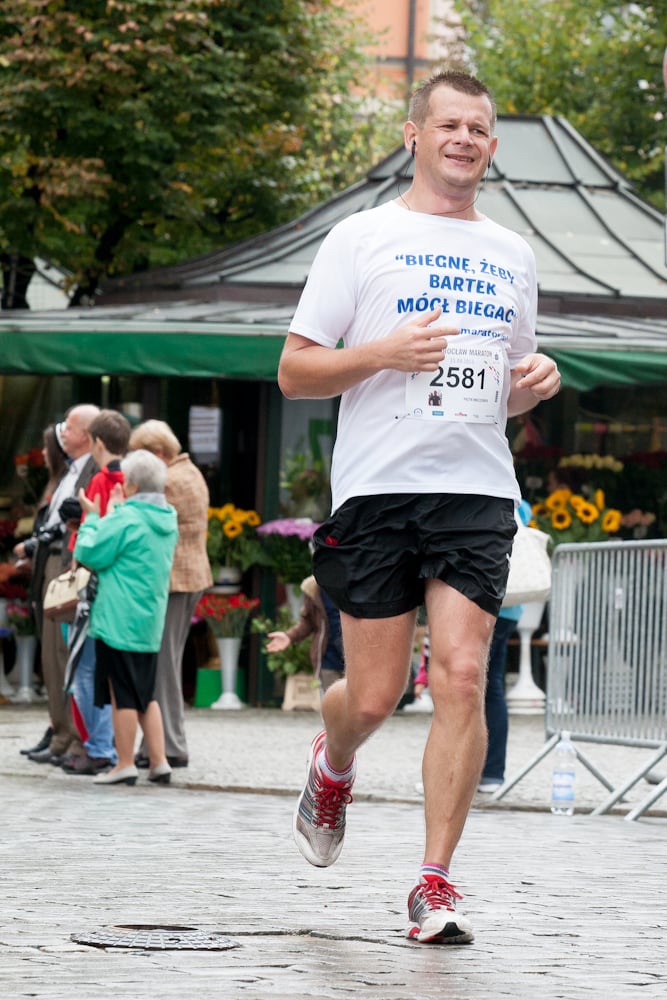Uczestnicy maratonu, p&oacute;łmaratonu oraz Wrocławskiego Biegu Niepodległości, kt&oacute;rych wsp&oacute;łorganizatorem jest Miasto Wrocław, w dniach zawod&oacute;w.
Przejazd możliwy jest za okazanie numeru startowego lub identyfikatora.