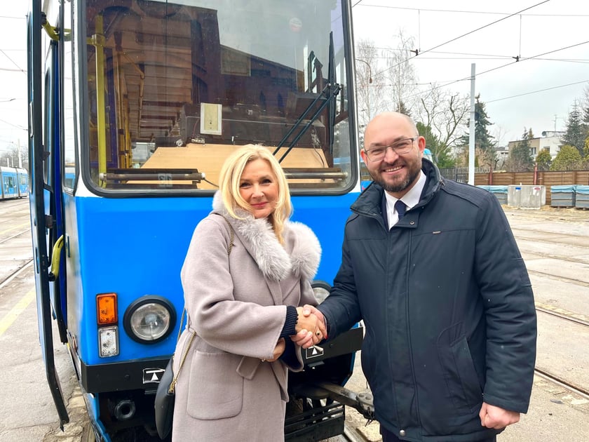 Katarzyna Popińska, wiceprezes Towarzystwa Miłośników Wrocławia z Witoldem Woźnym, prezesem MPK.