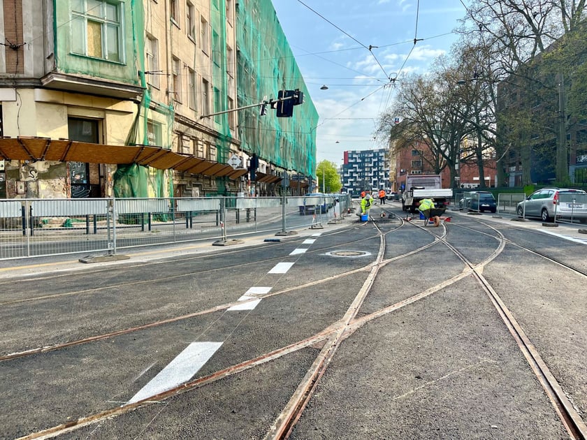 Końcówka remontu skrzyżowania ulicy Małachowskiego z Pułaskiego.
