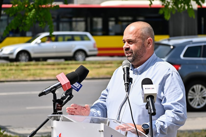 - Rozbi&oacute;rkę torowiska i trakcji zaczynamy zaraz po wejściu na plac budowy, w niedzielny poranek 18 czerwca - zapowiada&nbsp;Andrzej Rozmarynowski, prezes GM Roads Polska, firmy wykonującej remont.